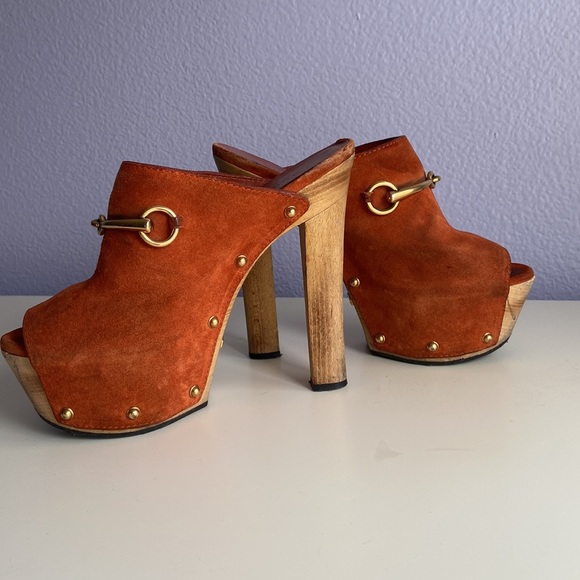 Gucci 6” wooden heels burnt orange suede upper with golden horsebit - Picture 4 of 16